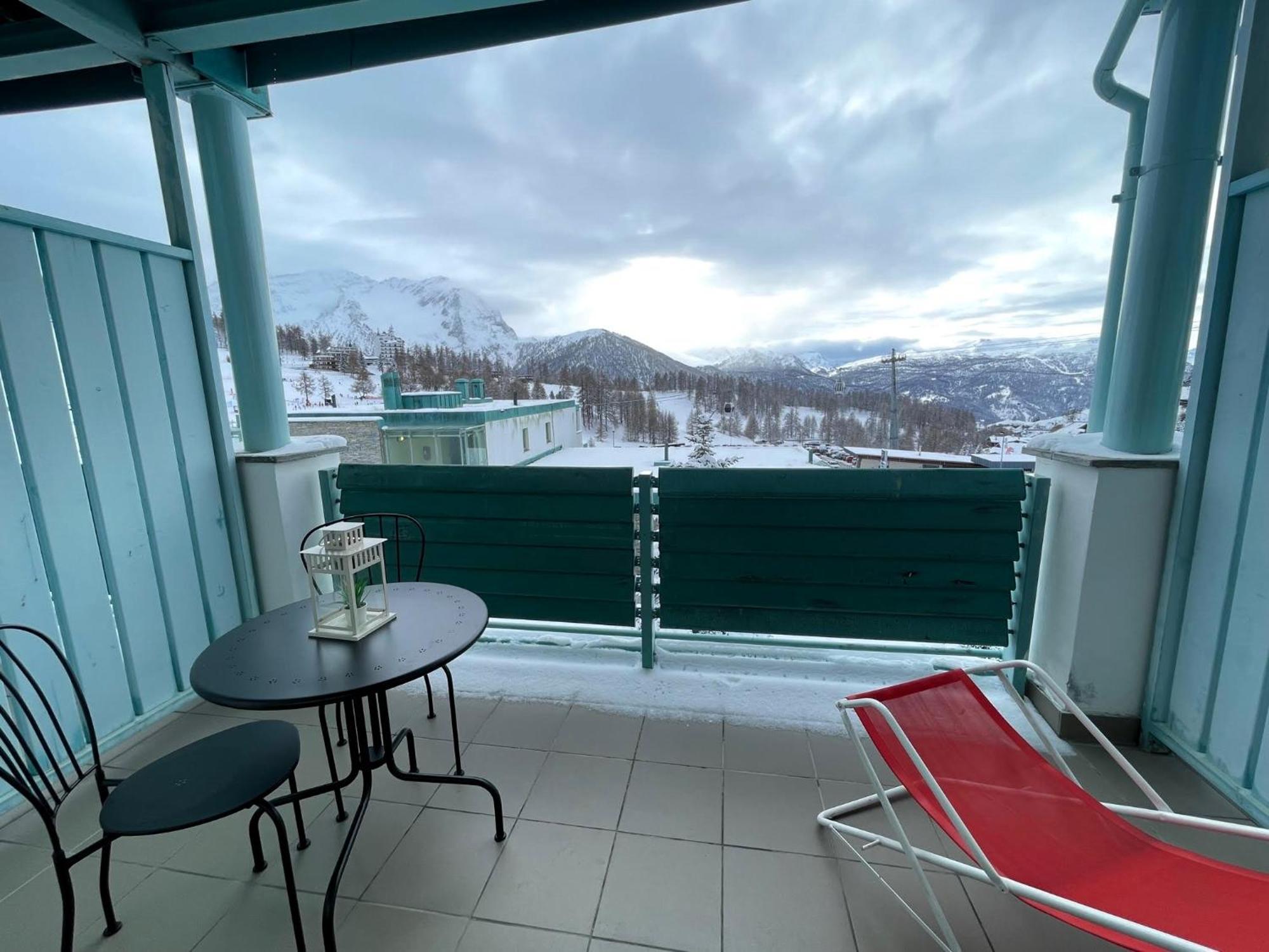 Attico Villaggio Olimpico Colle Sestriere Buitenkant foto