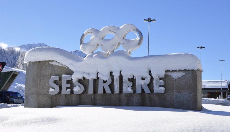 Attico Villaggio Olimpico Colle Sestriere Buitenkant foto